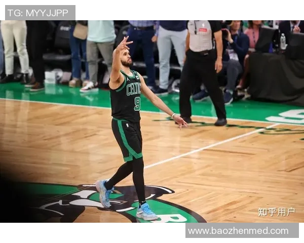 勇士与凯尔特人精彩对决新浪直播分析赛场表现与战术策略 勇士与凯尔特人精彩对决新浪直播分析赛场表现与战术策略